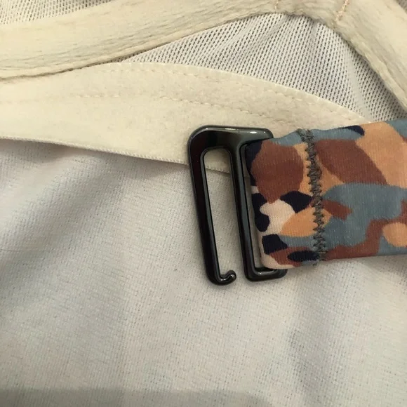 ATHLETA Maldives high neck swim top. Underwire. Excellent condition. Sz 38D/DD - Picture 9 of 12